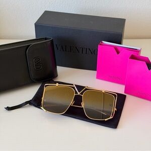 NWT Valentino V-Light Gold Square Sunglasses VLS-116B GLD